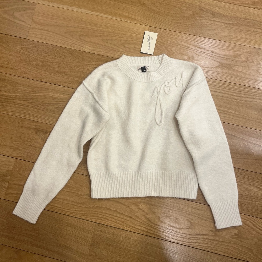 Universal Thread Ivory Crew Neck Sweater